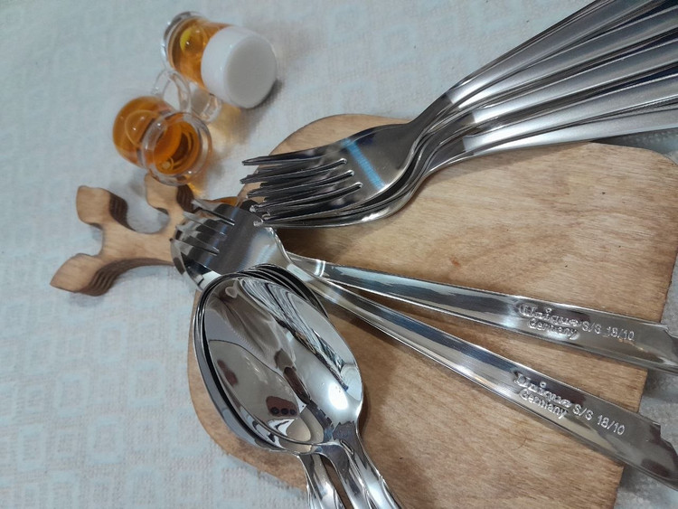 قاشق و چنگال ۶نفره اصل برند یونیک مدل ناخنی حک شده unique 6 pc